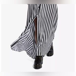 GUC | Hot Topic Black & White Stripe Maxi Skirt